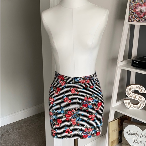 Dresses & Skirts - Floral Print Skirt